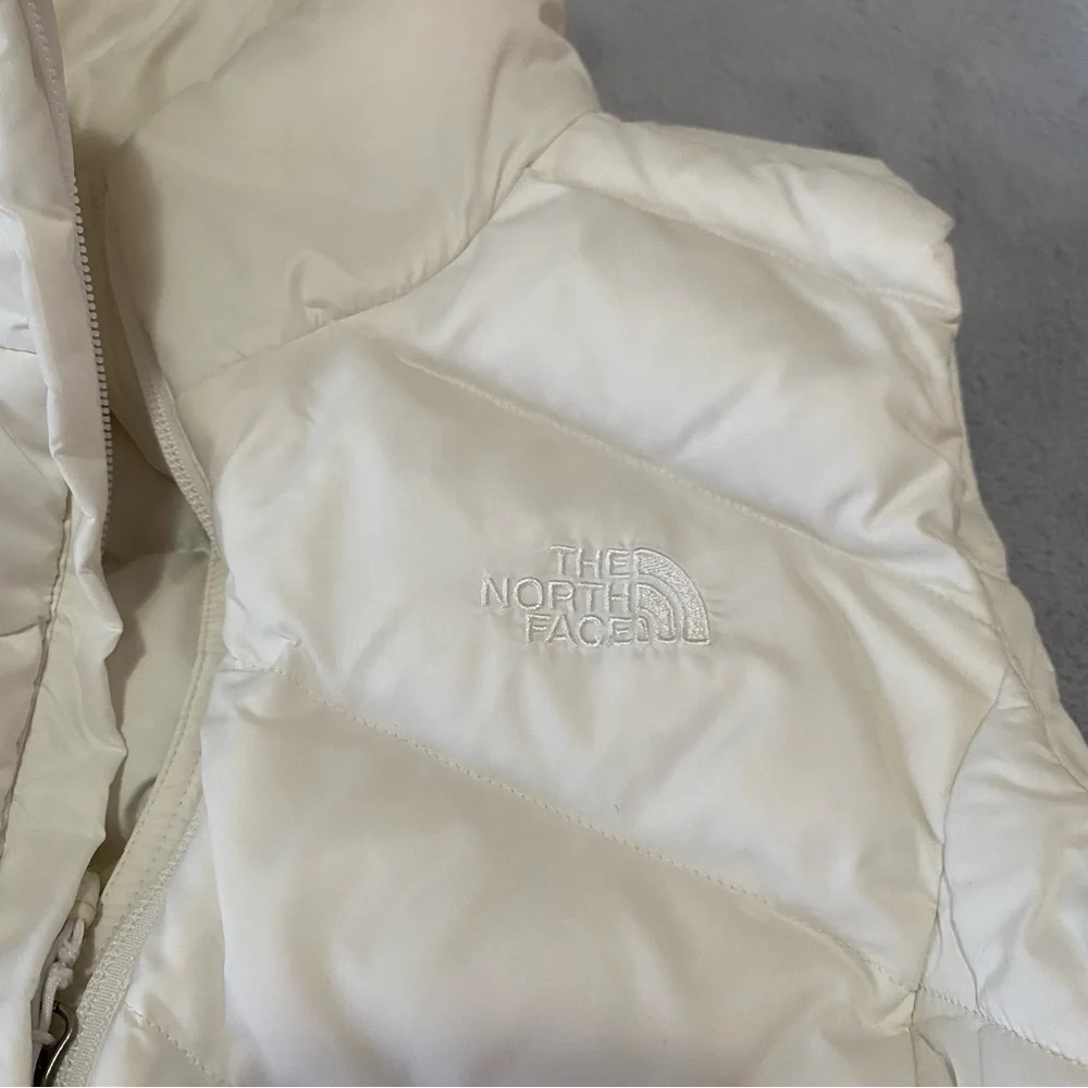 The North Face women’s white 550 down quilted vest - Picture 5 of 15